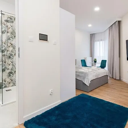 Novum Center Near The Train Station By Sun & Snow Apartment *