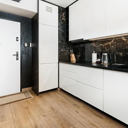 Novum Center Near The Train Station By Sun & Snow Apartment *