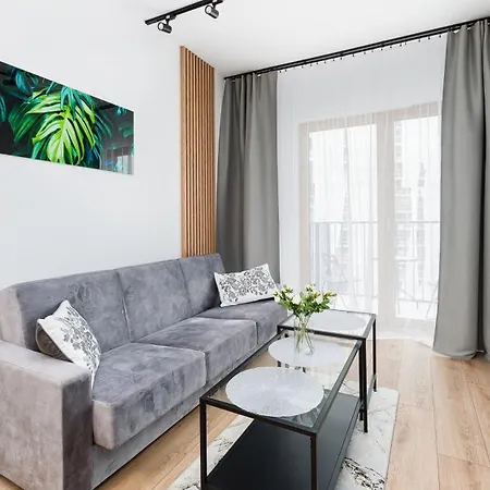 Novum Center Near The Train Station By Sun & Snow Apartment